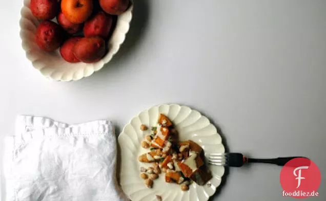 Warmer Butternut-Kichererbsensalat mit Tahini