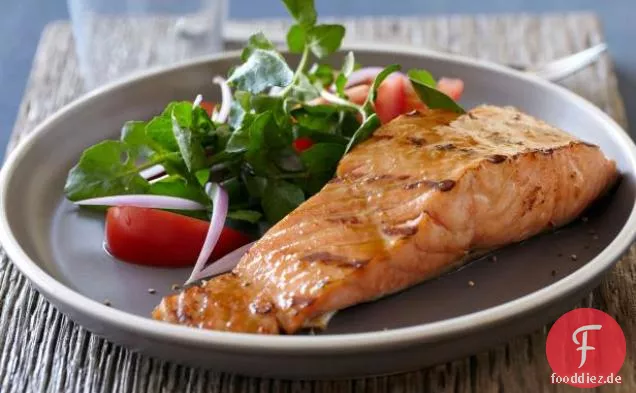 Lachs mit braunem Zucker und Senfglasur