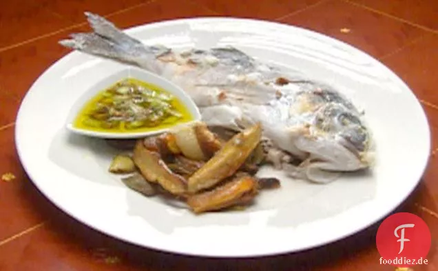 Seebrasse in Meersalz mit Salsa Verde