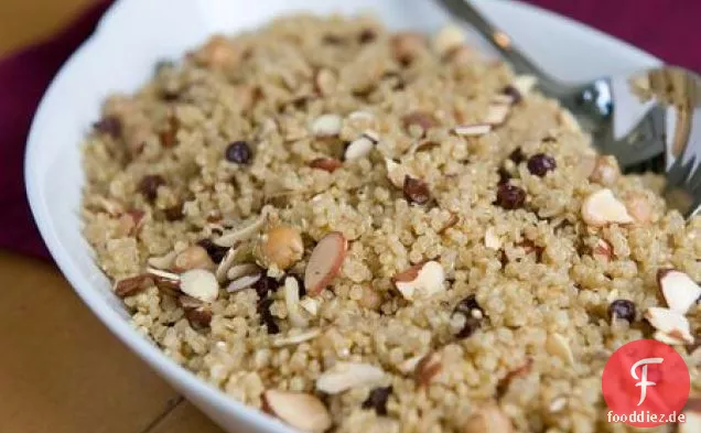 Quinoa Pilaw mit Kichererbsen, Johannisbeeren & Mandeln