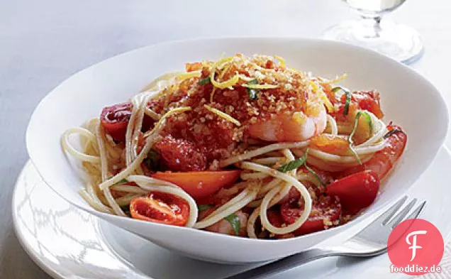 Spaghettini mit Garnelen, Tomaten und Chile Krümel