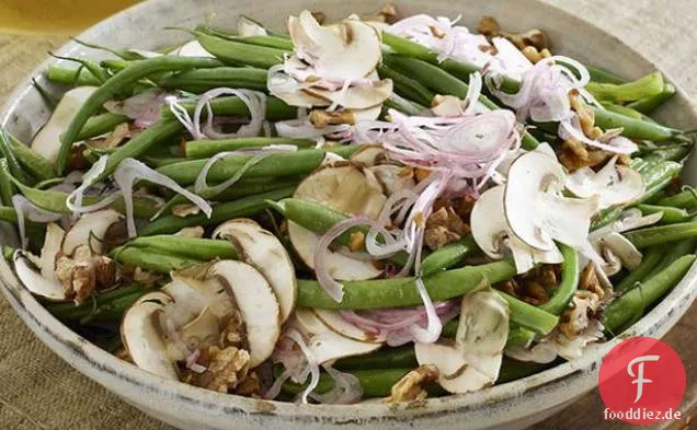 Salat aus grünen Bohnen und Pilzen