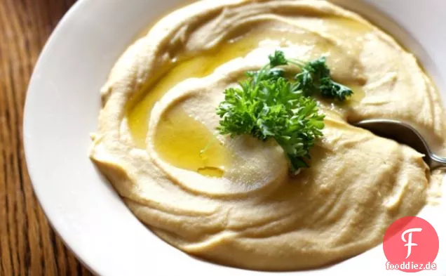 Einfacher und perfekter Hummus
