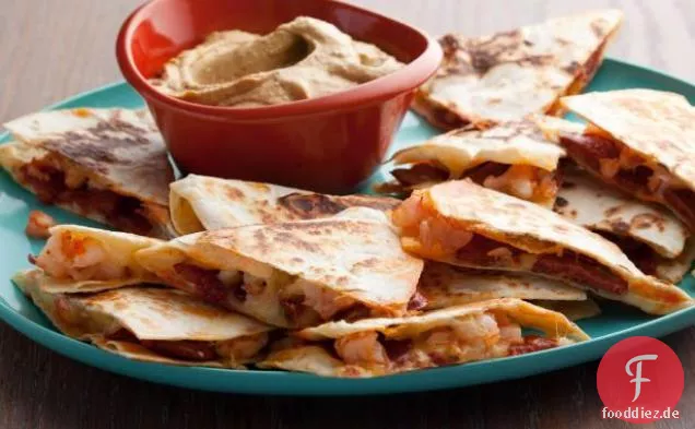 Chorizo und Garnelen Quesadillas mit rauchigen Guacamole