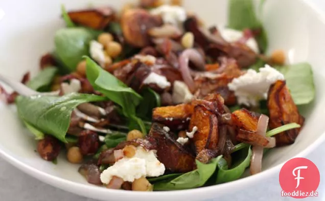 Kürbis-Kichererbsen-Salat mit Orange, Ingwer und schwarzem Pfeffer