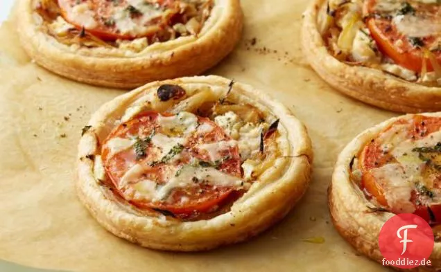Tomaten- und Ziegenkäse-Torten