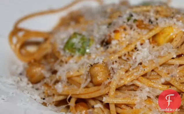 Zucchini & Kichererbsen Spaghetti mit heißem Paprika