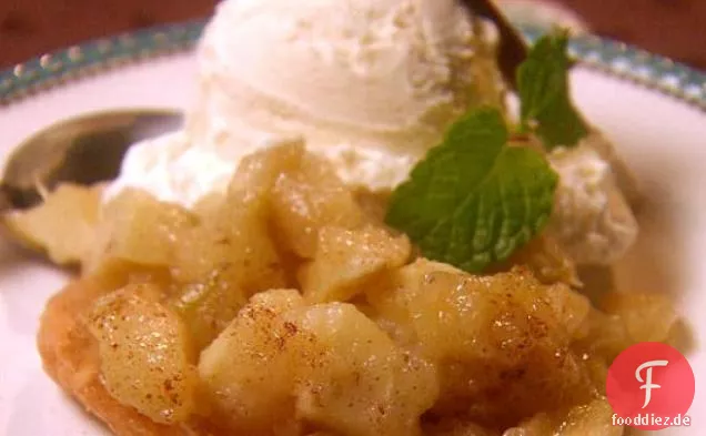 Zimt-Apfel-Riegel mit Zimt Schlagsahne