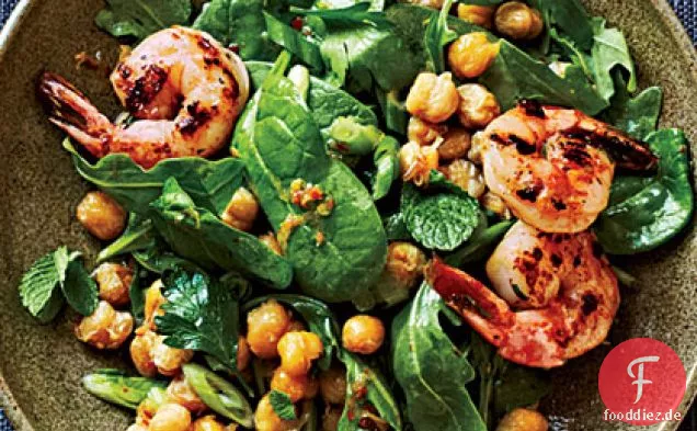 Knuspriger Kichererbsensalat mit gegrillten Garnelen