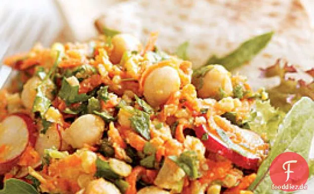 Kichererbsen-, Karotten- und Petersiliensalat