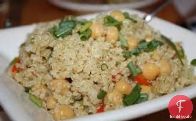 Quinoa und Garbanzo Bohnensalat