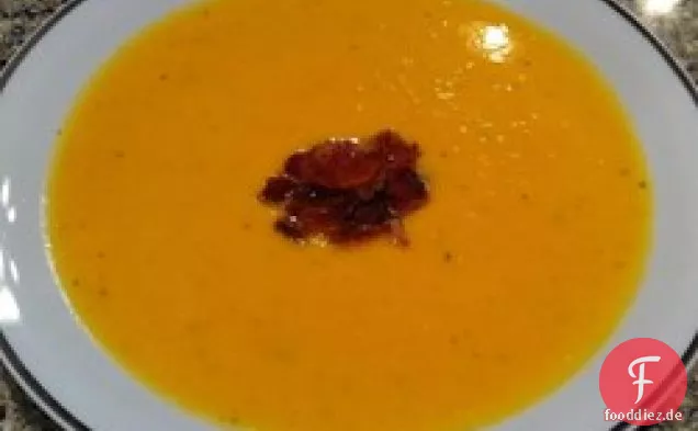 Gerösteter Butternut Squash und Süßkartoffel Bisque mit geräuchertem Applewood Bacon