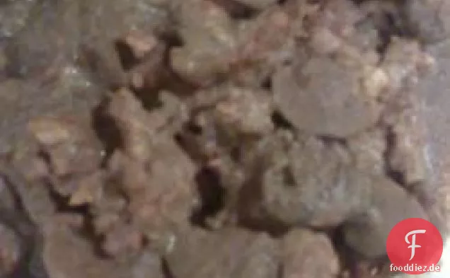 Die geräucherte Wurst in Pilz-Wein-Sauce
