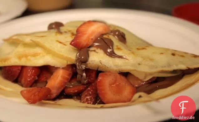 Erdbeer-Haselnuss-Pfannkuchen