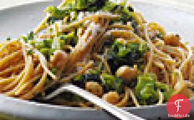 Vollkorn-Spaghetti mit Brokkoli, Kichererbsen und Knoblauch