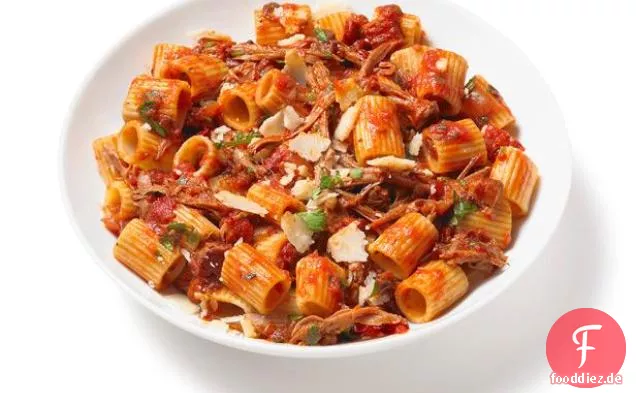 Rigatoni mit geschmorter Innereien-Sauce