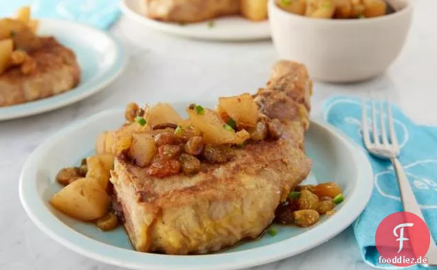 Huhn gebratene Schweinekoteletts mit Chunky Birne Chutney