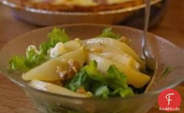Salat mit Schinken und karamellisierten Birnen und Walnüssen
