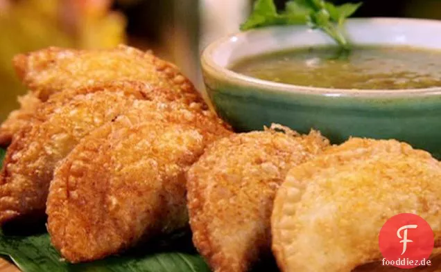 Spicy Chicken Empanadas mit Orange Salsa Verde
