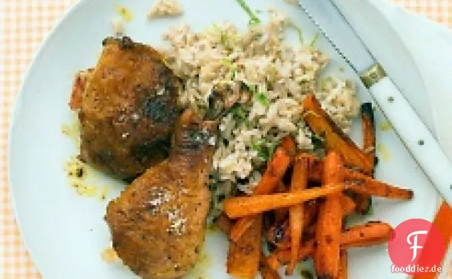 Curry-Hähnchenschenkel mit Karotten, Reis und Limette