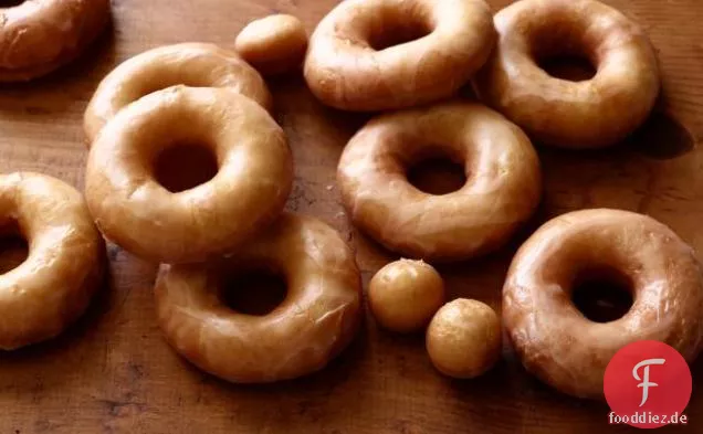 Hausgemachte glasierte Donuts