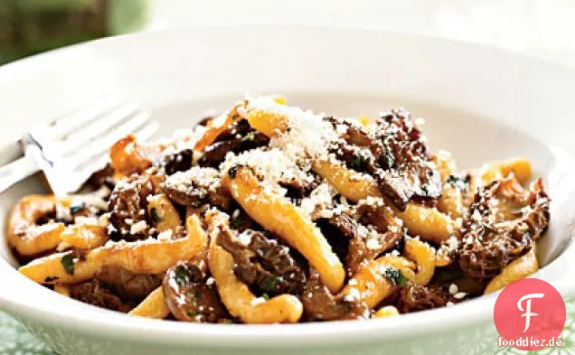 Makaruni Pasta mit Morcheln-Pilz-Sauce