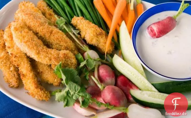 Panko-Crusted Huhn und Crudites mit Blauschimmelkäse-Dip