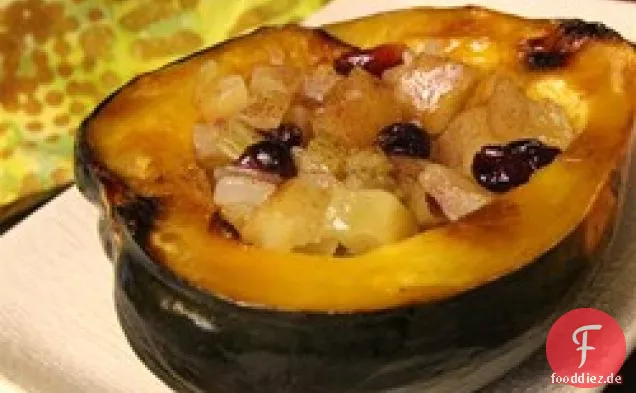 Gebackener Eichelkürbis mit Apfelfüllung