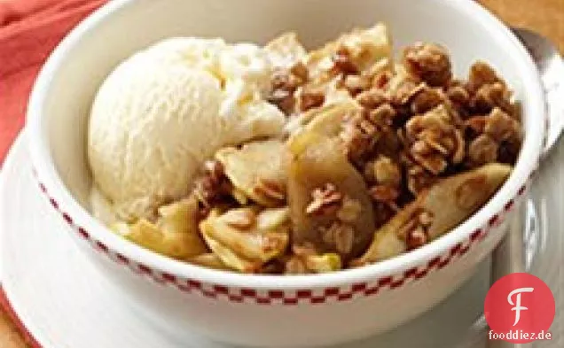 Altmodischer Apfel knusprig mit Pekannüssen