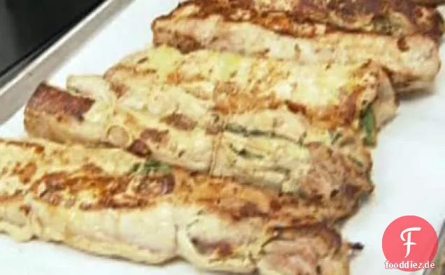 Spinat und Minze-basilikum-Pesto-Gefüllte Schweinelende