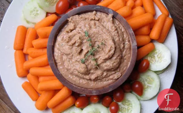 Fava Bohnendip mit geröstetem Knoblauch und Joghurt