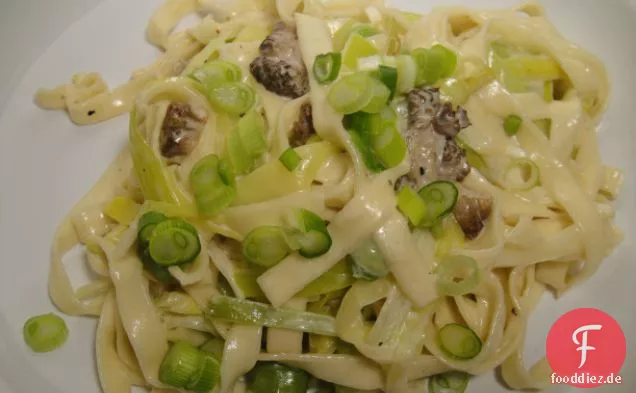 Kochen Sie das Buch: Eiernudeln mit Fava-Bohnen, Lauch und Morcheln