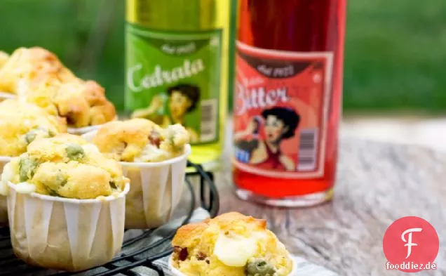 Herzhafte Muffins Mit Fava-Bohnen, Pecorino-Käse Und Salami