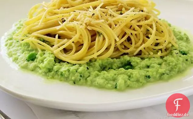 Spaghetti mit Fava Bohnenpüree & Ragusano Käse