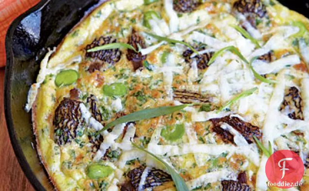 Frittata mit Morcheln, Fava Bohnen und Pecorino Romano Käse
