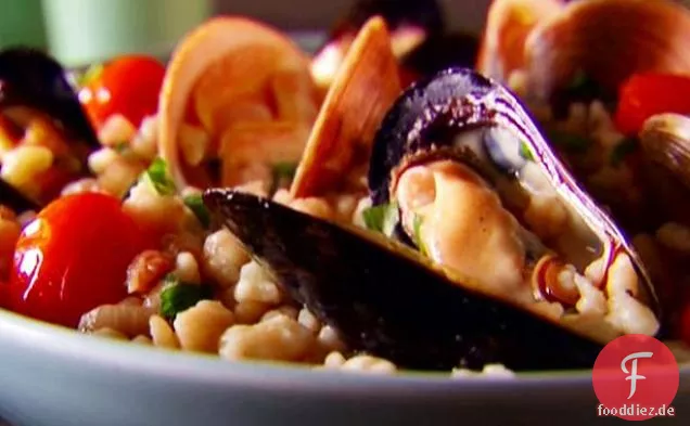 Fregola mit Muscheln und Muscheln