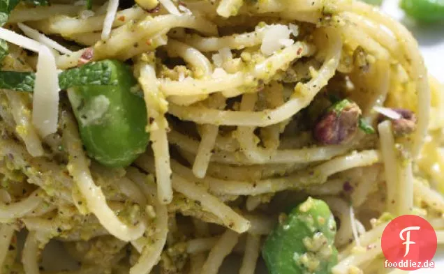 Französisch im Nu: Spaghetti mit Pistazienpistou, Fava-Bohnen