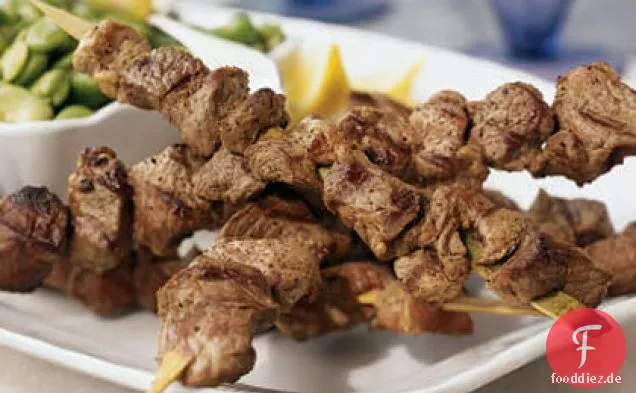 Gegrillte Lammspieße mit warmem Fava-Bohnensalat