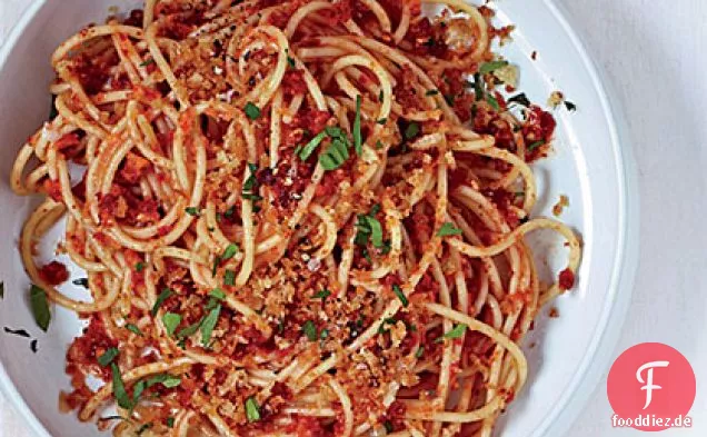 Spaghetti mit sonnengetrocknetem Tomaten-Mandel-Pesto
