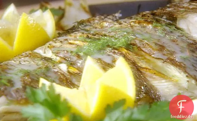 Mediterraner gegrillter ganzer Snapper mit Fenchel und einer Pernod-Buttersauce