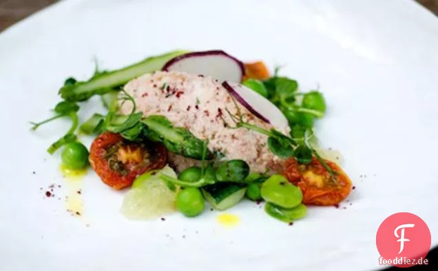 Krabbensalat mit halbgetrockneten Tomaten und zuckergehärteter Zitrone