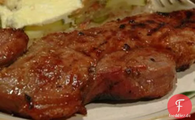 Rib-Eye-Steaks mit einer Soja-Ingwer-Marinade