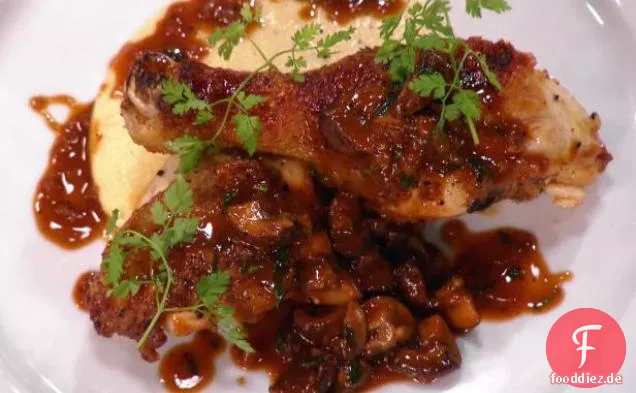 Chicken Chasseur (Hähnchen im Jägerstil) mit cremiger Polenta mit Gruyere und Parmesan