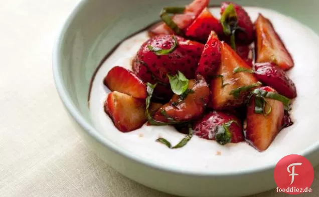 Balsamico-Erdbeeren mit Ricotta-Creme