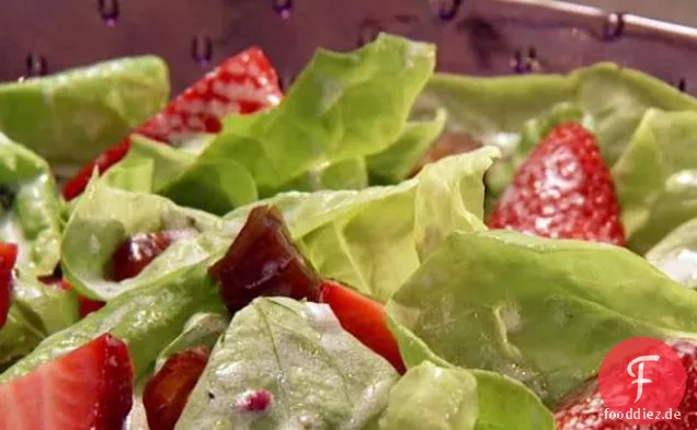 Orangen-, Erdbeer- und Dattelsalat
