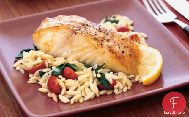 Gebackener Heilbutt Mit Orzo, Spinat Und Kirschtomaten