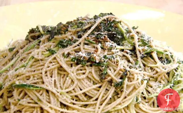 Spaghettini Squared: Pasta mit Olivenöl, Knoblauch und Zucchini