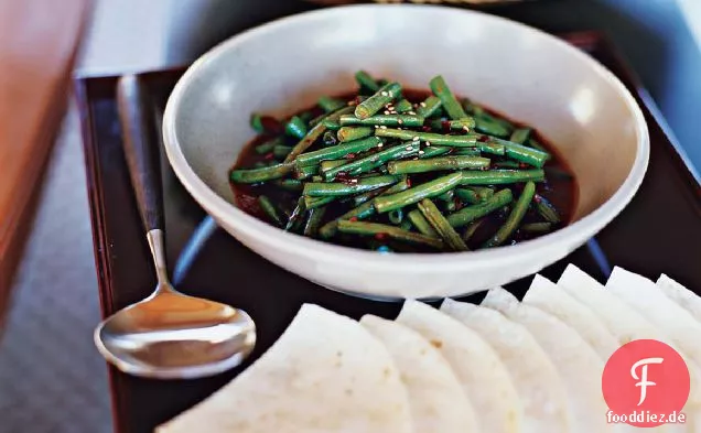 Gebratene grüne Bohnen in Tortilla-Wraps