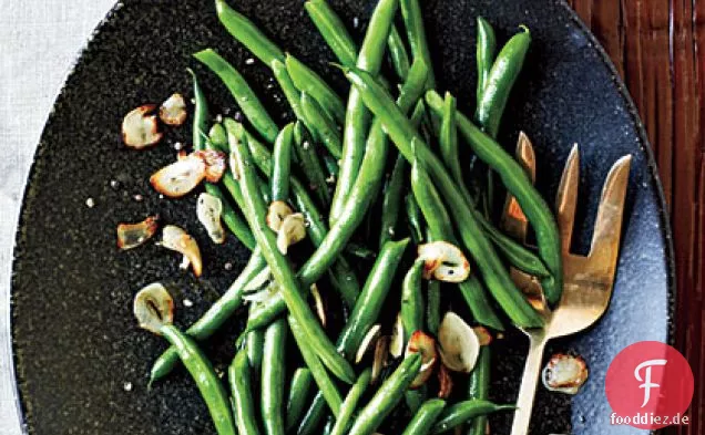 Grüne Bohnen mit geröstetem Knoblauch