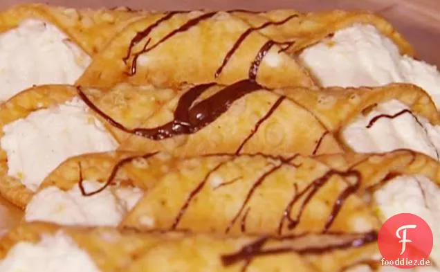 Cannoli mit Schokolade Nieselregen